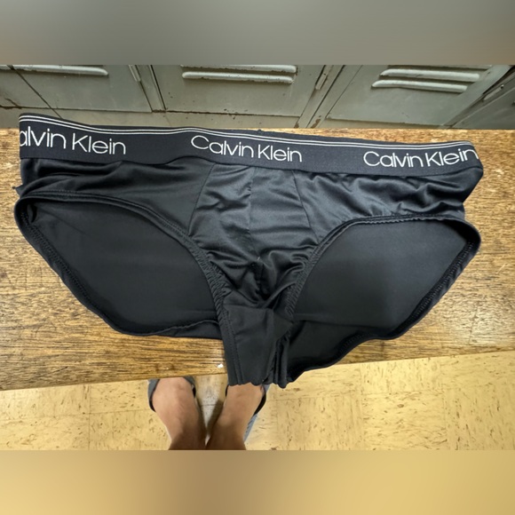 Calvin Klein Men's Micro Stretch Hip Brief In Black - Picture 9 of 10
